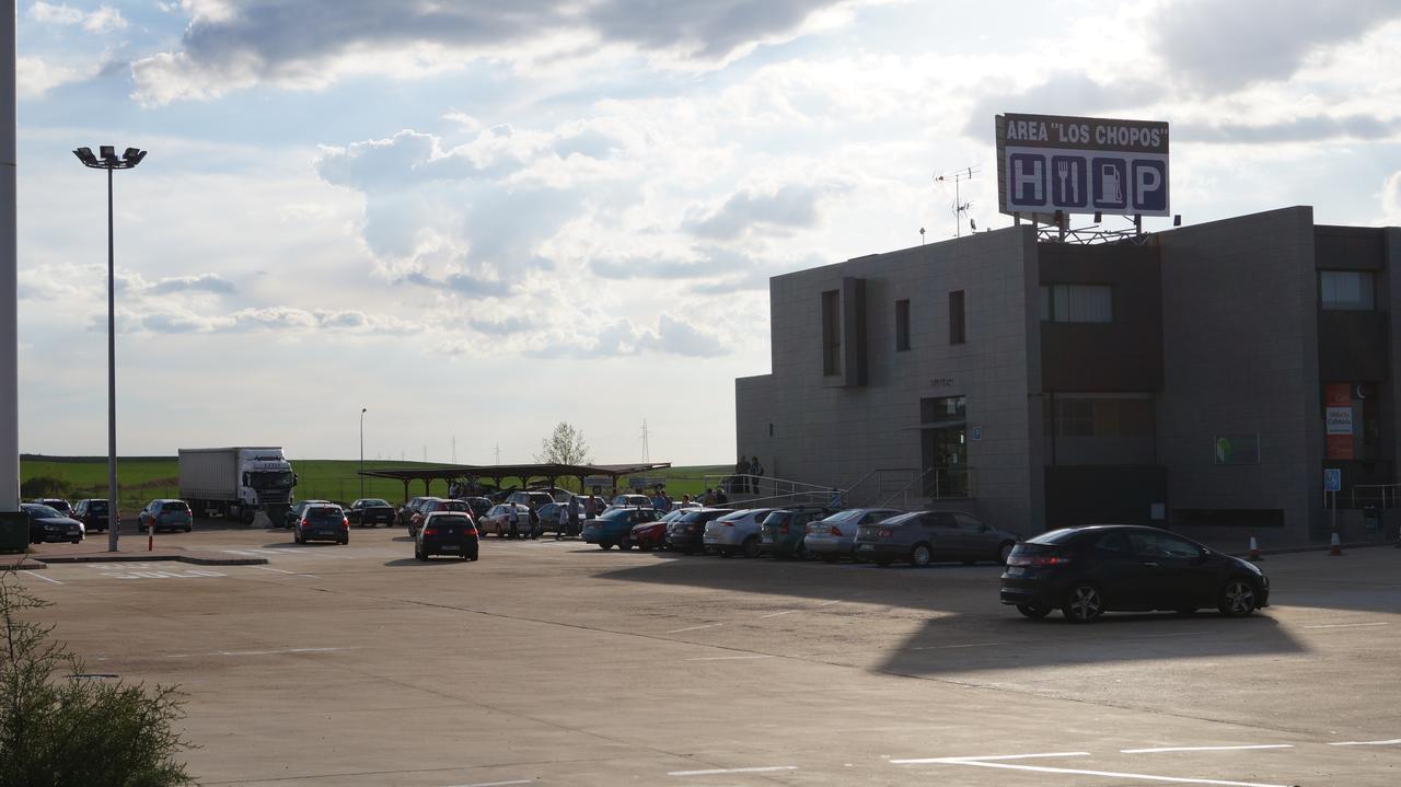 Hotel Area De Servicio Los Chopos Villaherreros Екстериор снимка